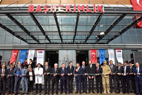 Kilis Prof. Dr. Alaeddin Yavaşca Devlet Hastanesi düzenlenen resmi törenle hizmete açıldı.