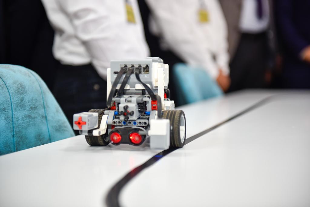 Musabeyli 75.Yıl Ortaokulu’nda oluşturulan Robotik Kodlama Atölyesi’nin açılışı törenle yapıldı.
